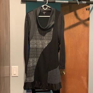 Cute long sleeve dress w elegant neck